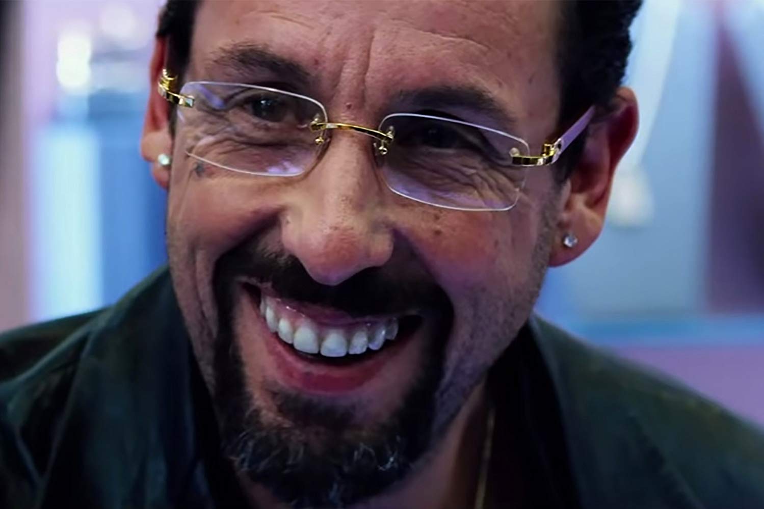 Adam Sandler disappears into the role of Howard Ratner, behind the bad teeth, goatee and ill-chosen glasses