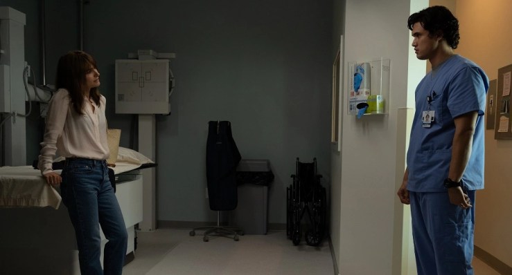 A dark seduction: Natalie Portman's Elizabeth flirts with Joe (Charles Melton) in May December